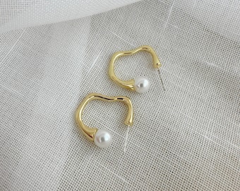 Gold hoop earrings with pearl, gold earrings, gold ear studs with pearl