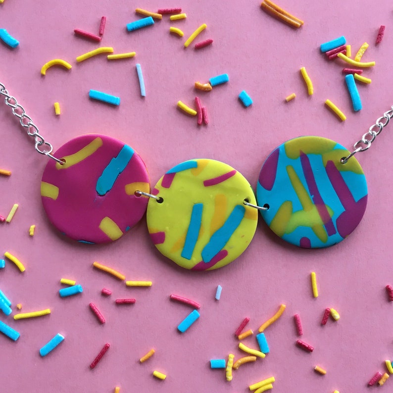 Jazzy circle necklace short