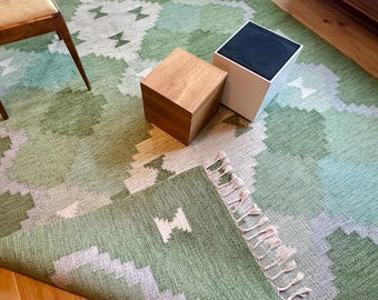 Large Green Swedish Röllakan Rug - Mid-Century Modern Design