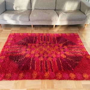 Red Swedish Handwoven Knotted-Pile Rug by Ingegerd Silow 6'3 x 4'7 Handmade Rya Carpet 1960's Original Label 193 x 140 cm image 1