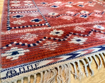 Märta Måås-Fjetterström Swedish Rug: 1928 &quot;Röda Slingan&quot; Design, 7&#39;3 x 4&#39;7