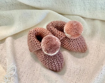 Baby Booties 0-3 months, Baby Shoes with Pompons, Newborn Socks, Coming Home Outfit, Photoshoot Outfit, Baby Socks, Infant Shoes, Gift
