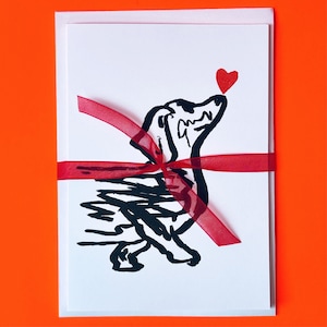 Carte drôle de chien de saucisse - teckel mignon avec le coeur rouge - carte d'anniversaire ou de remerciement faite main d'amant de chien