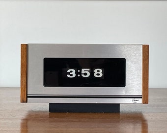 Horloge numérique Cosmo Japon des années 70 avec chiffres roulants MCM classique minimaliste boîtier en bois ruban de finition sans fil manteau de table table de chevet de travail