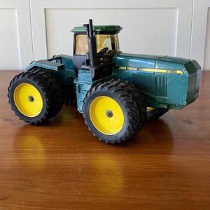 Vintage ERTL John Deere Tractor & Trailer: 1988 Die-Cast Farm Toy