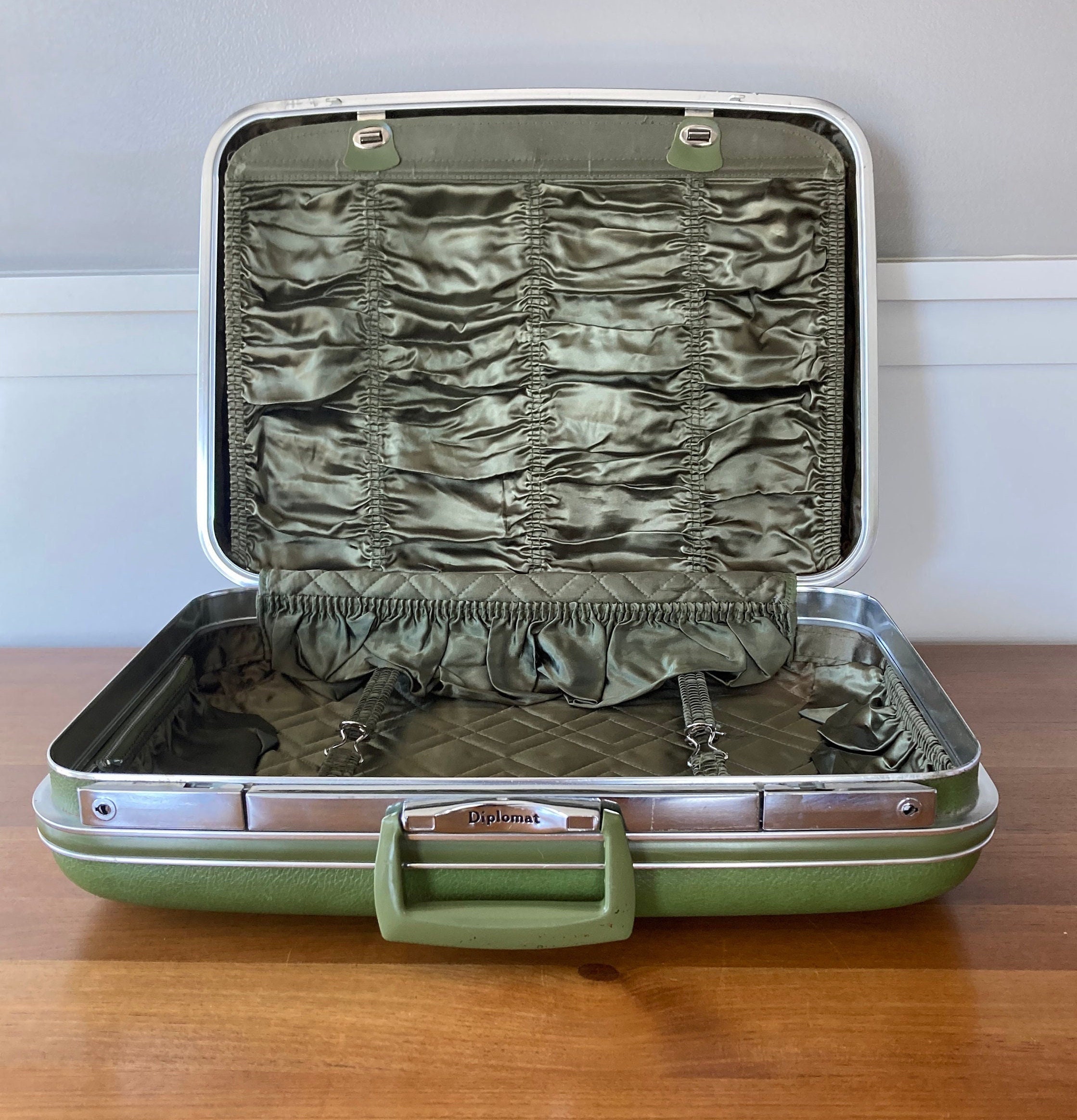 Diplomat 2025 suitcase price