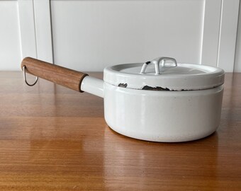 Cacerola esmaltada Finel Arabia Finland de los años 70 con mango de madera