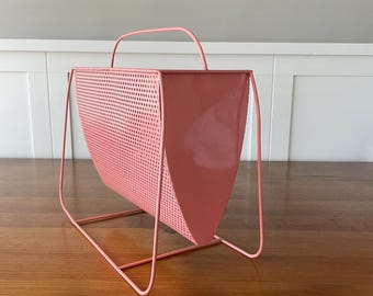 Metal Magazine Rack Vinyl Record Album Stand Coral Pink Metal Mesh Frame w/Metal Carry Handle MCM Atomic Style Retro Home Decor Vintage Gift