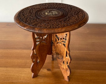 Wood Table Hand Carved Floral Wood Decorative Shell Inlaid India Side Table Plant Drinks Pedestal Table Art Deco Boho Tropical Natural Decor