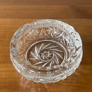 Vintage Kristall Aschenbecher, Schmuckstück Schmuckschale oder Candy Dish schweres Windrad 15 cm Durchmesser 8Punkt Stern Design Classic 60er Jahre MCM Tabletop Decor