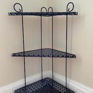 Vintage 3 Tier Black Metal Wire Mesh Corner Shelf Room Organizer, Indoor Plant Stand MCM Decorative Home Storage Organizer Retro Decor Gift