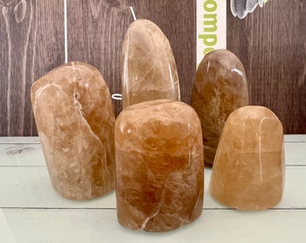 great quality natural citrine palm stone , stone synonymous with money and wealth, brings a good vibration in your home