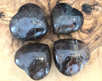 Revitalizing Garnet Heart- A Symbol of Pure, Circulatory Wellness and Emotional Harmony