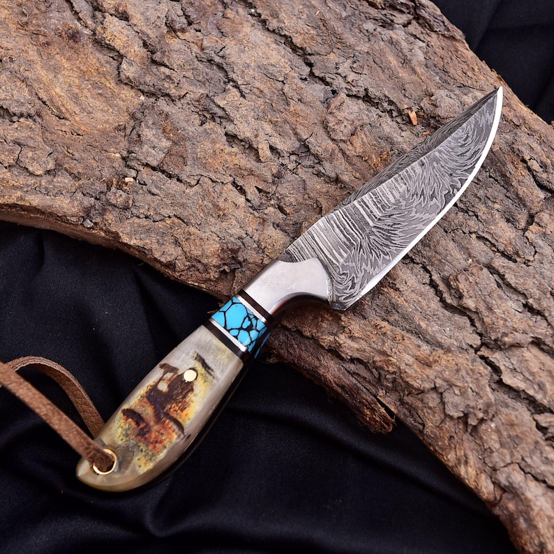 Handmade Damascus Skinner Knife Set – Ram Horn & Turquoise Handle, Leather Sheaths image 9