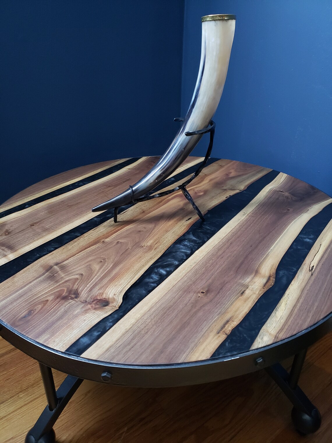 32 Round Coffee Epoxy Table Black Walnut Charcoal Etsy.de