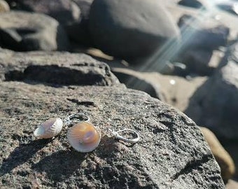 Aurora shell and natural pink freshwater pearl earings