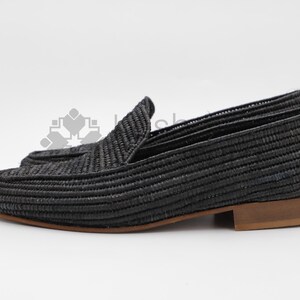 Men’s handmade derby shoes crafted from polished raffia with a refined woven texture. These artisan loafers offer a lightweight, breathable fit and a stylish blend of classic derby design and natural materials. Perfect for weddings, summer outfits, or everyday wear, they showcase Moroccan craftsmanship with a sleek, elegant finish.
