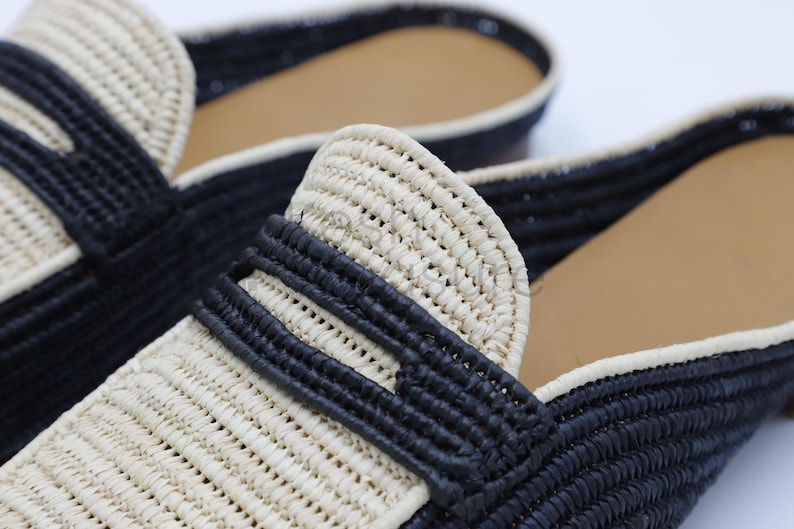 Moroccan Moccasin Slippers for Women, Engraved Leather Mules, Handmade Women’s Slippers, Traditional Moroccan Mules, Elegant Leather Slippers, Women’s Engraved Mules, Comfortable Leather Flats, Artisan Moroccan Footwear, Stylish Leather Slippers