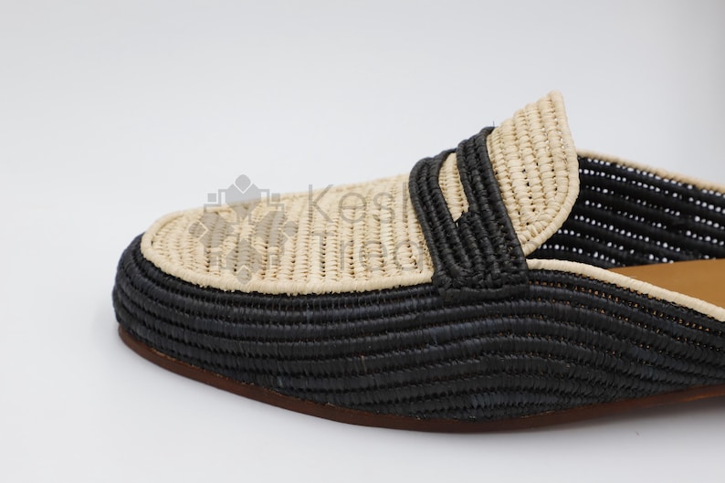 Moroccan Moccasin Slippers for Women, Engraved Leather Mules, Handmade Women’s Slippers, Traditional Moroccan Mules, Elegant Leather Slippers, Women’s Engraved Mules, Comfortable Leather Flats, Artisan Moroccan Footwear, Stylish Leather Slippers