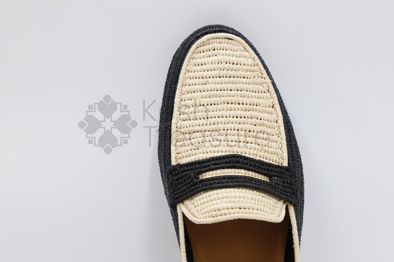 Moroccan Moccasin Slippers for Women, Engraved Leather Mules, Handmade Women’s Slippers, Traditional Moroccan Mules, Elegant Leather Slippers, Women’s Engraved Mules, Comfortable Leather Flats, Artisan Moroccan Footwear, Stylish Leather Slippers