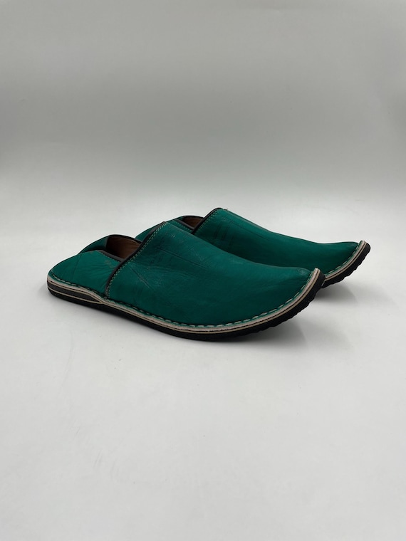 Handmade Leather Moroccan Slippers: Artisan Aladdin Babouche Shoes