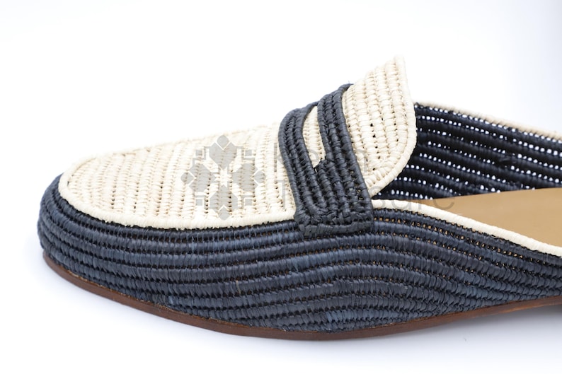 Moroccan Moccasin Slippers for Women, Engraved Leather Mules, Handmade Women’s Slippers, Traditional Moroccan Mules, Elegant Leather Slippers, Women’s Engraved Mules, Comfortable Leather Flats, Artisan Moroccan Footwear, Stylish Leather Slippers