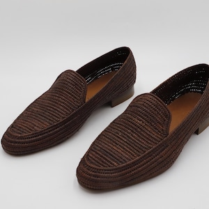 Wedding raffia shoes for men, handmade Moroccan raffia loafers, stylish raffia shoes for men, vegan raffia shoes, artisan-crafted men’s loafers, breathable summer footwear, casual and formal raffia shoes, perfect gift for him, lightweight Moroccan shoes.