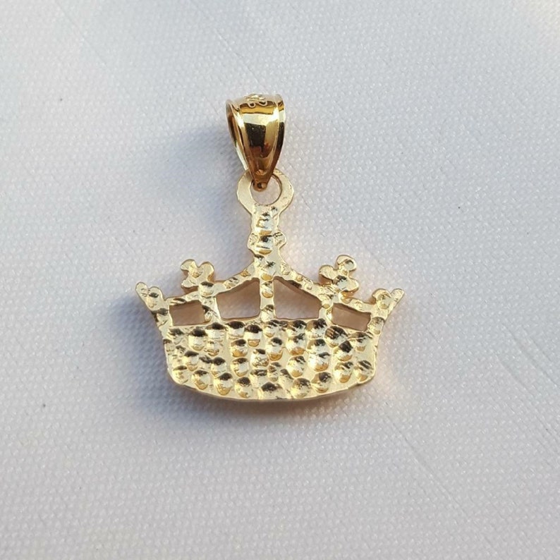 Avariah Solid 14k Yellow Gold Diamond cut Celtic Cross Pendant 並行輸入品 Solid Gold Cross Charm Avariah Solid 14k Yellow Gold Polished