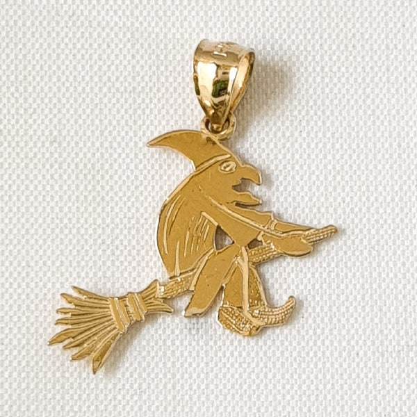 Sorcière en or jaune 14K sur pendentif balai