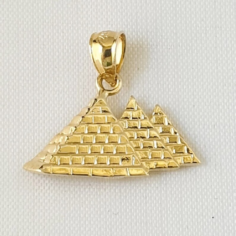 Diamomo 14K Solid Yellow Gold 0.7g 3D Pyramid Charm Pendant – No Stone, Symbolic Jewelry