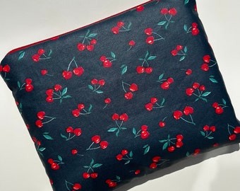 Pochette à liseuse imperméable - Cerises (format au choix)