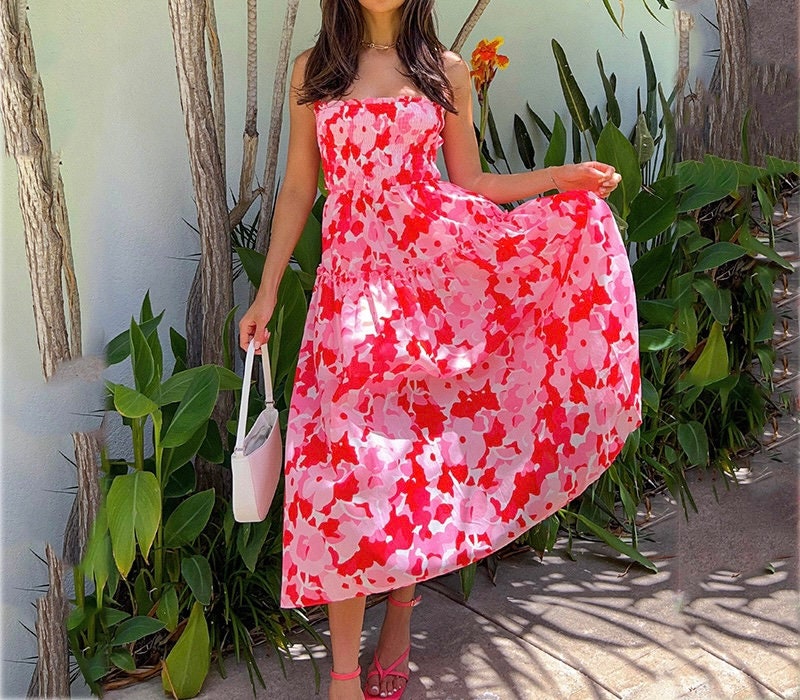 Hawaii Couple in Hawaiian Shirt and Lei Flowers Dress Woman Walking on  Beach for Wedding Honeymoon Banner Panoramic Stock Photo - Image of hula,  married: 245743582