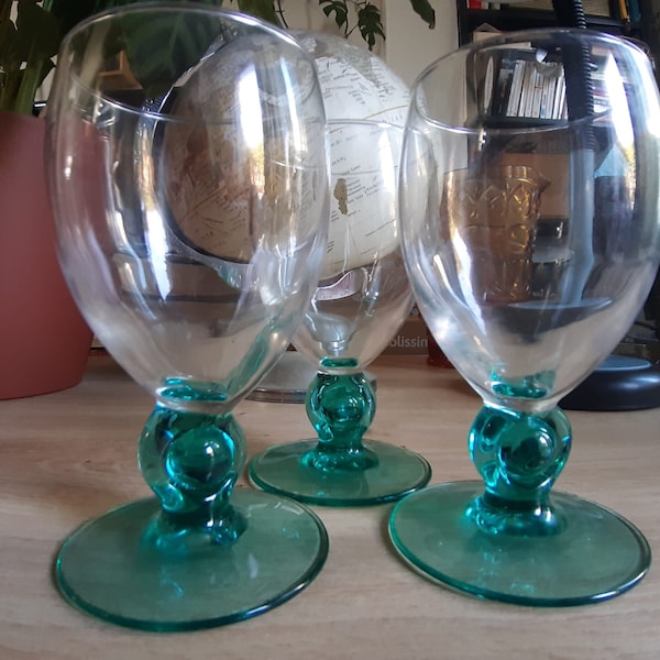 Set de 3 verres à vins à pied d'un bleu mer - scindé et boule centrale - cristal d'Arques, Luminarc - années 70 / 80 - Made in France