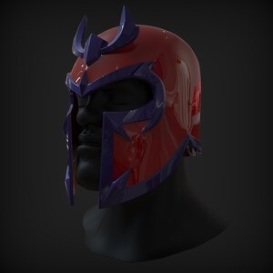 Peut inclure: Un casque rouge et bleu avec un sommet pointu et un masque facial. Le casque a une finition brillante et est fait de plastique.
