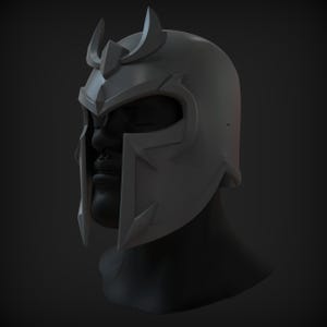 Peut inclure: Un casque en plastique gris avec un sommet pointu et un masque facial. Le casque a une surface textur&eacute;e et un design qui ressemble &agrave; un casque de guerrier.