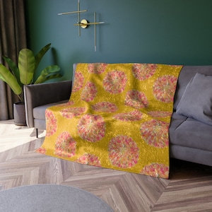 Vintage Design Crushed Velvet Throw Blanket: Floral Velvet Bedding (50&quot; x 60&quot;)