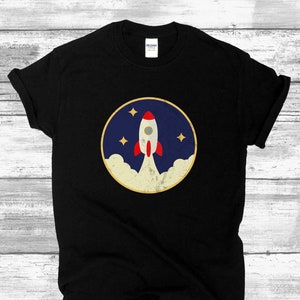 Rétro Rocket Shirt - vintage Spaceship T-Shirt - 1950s Style Space Tee - Shuttle Launch Shirt - Outer Space Cartoon Rocket Blasting Tshirt