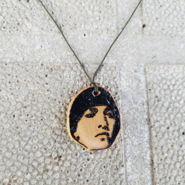 Pendentif Eminem en bois en bois biologique Rap Singe bijoux collier minimaliste pendentif en bois bijoux rappeur