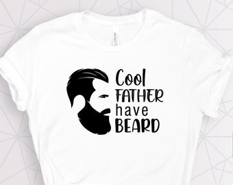 Puede incluir: Camiseta blanca con una silueta negra de un hombre con barba y el texto "Cool Father have Beard".