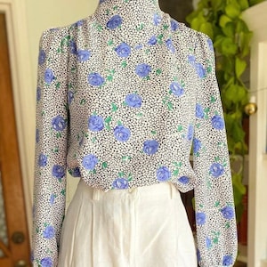 Vintage 80s blue flower blouse by Eva Laurel New York