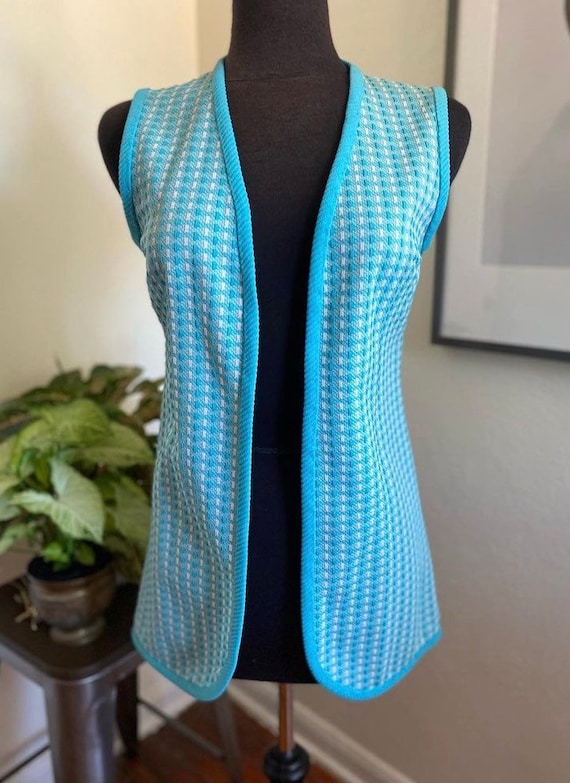 1970s blue and white polyester knit vest