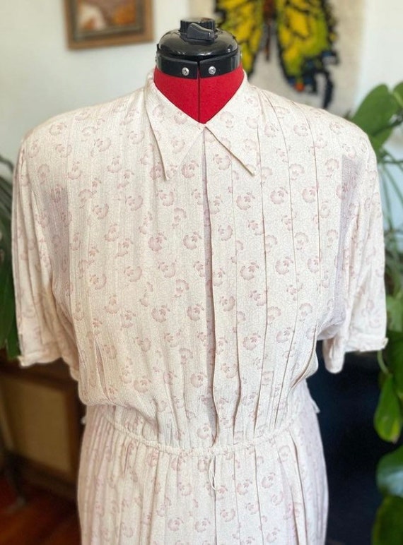 Vintage 90s ivory pleated dress with subtle floral