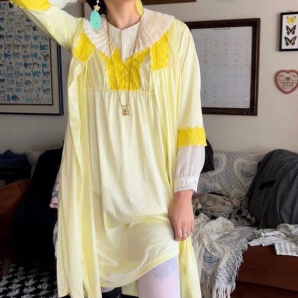 Conjunto de bata de limón vintage de los años 70 de Gragero