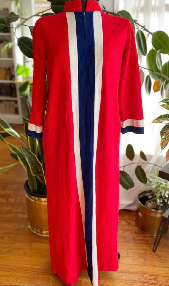 1970s nightgown by Vanity Fair - image 2