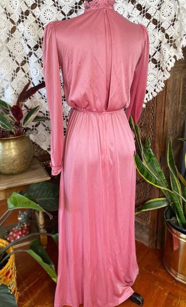 versace gold dress 1994 Gianni Chain Mesh Sz 40 – TheFindVintage 0-3 months:5 years BIN-RACK- SECTION H An elegant asymmetric gown Dress to Impress Birthday
