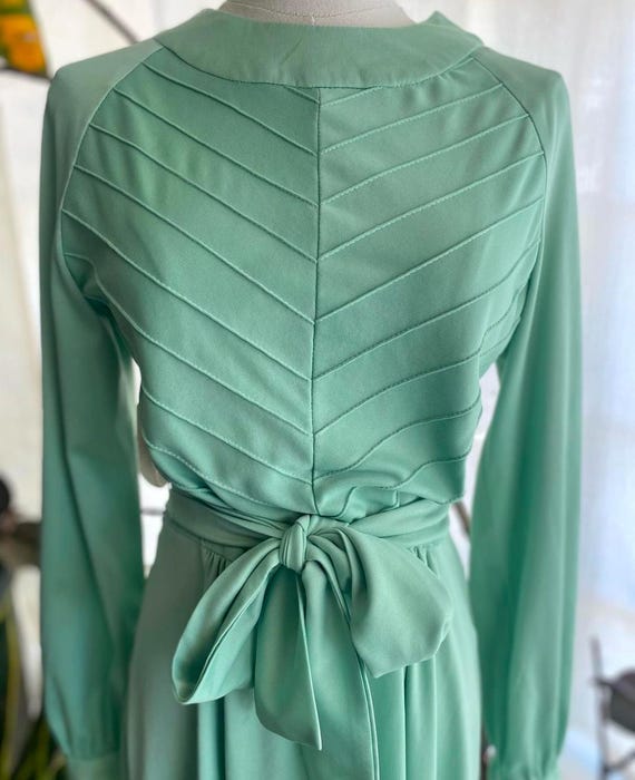 Vintage 70s pistachio-mint dress