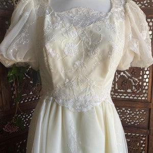 Vintage 50s ivory wedding dress with delicate mesh lace overlay with embroidered floral design by Fe’s of Sherman Oaks