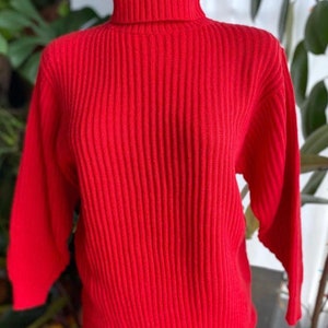 Vintage 80/90s soft, red turtleneck with ribbed texture by Liz Sport