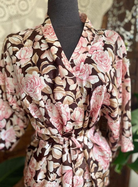 Beautiful vintage 80s floral robe by Inner Most