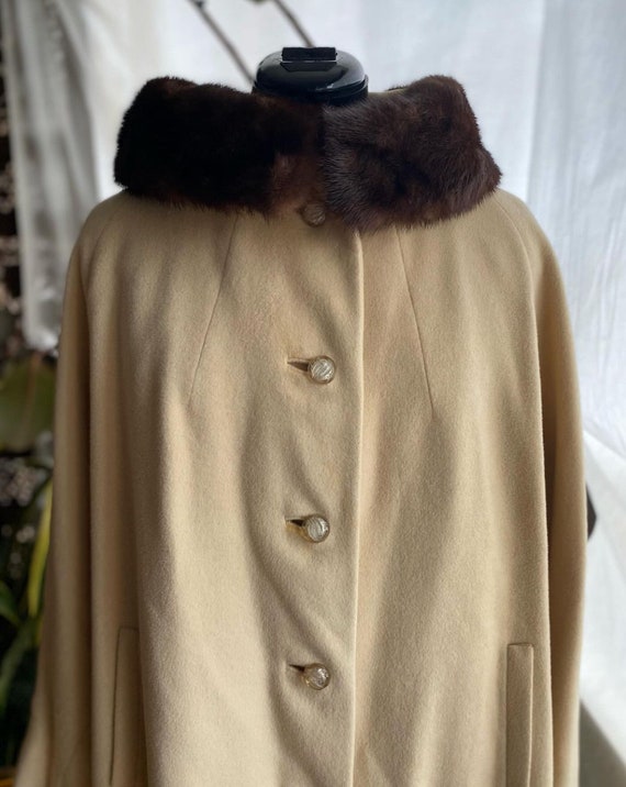Vintage 50/60s cream maxi coat with fur collar - image 1